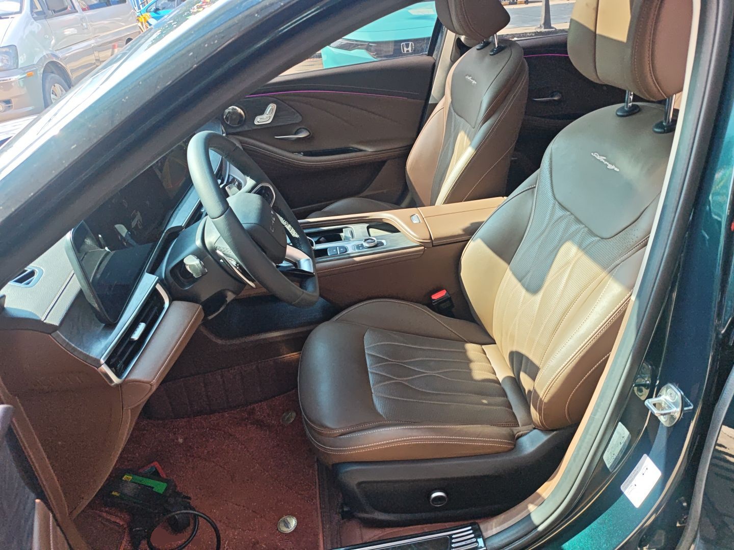 Переднее сиденье в автомобиле