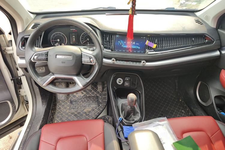 Used Haval H2s 2017 Blue Label 1.5T Manual Elite Model Center Console