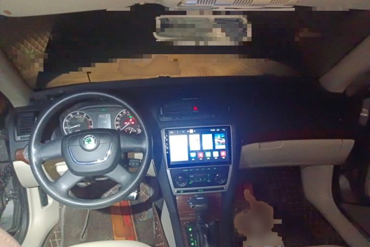 Used Skoda Octavia 2013 1.6L Automatic Yijun Edition Center Console