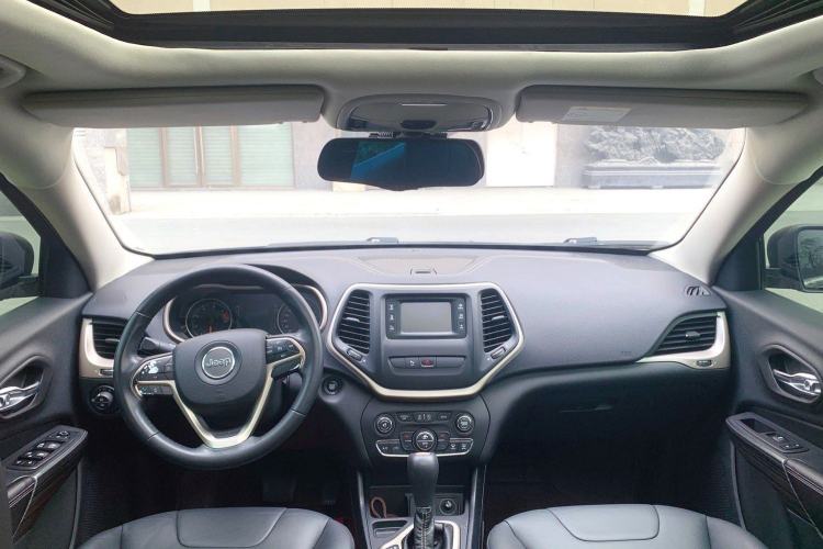 Used Jeep Cherokee 2016 2.4L Leading Edition Interior 4