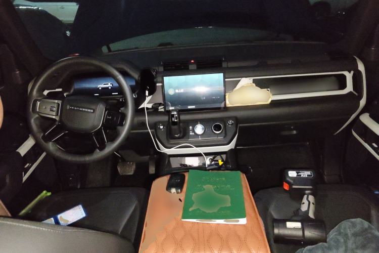 Used Land Rover Defender 2023 Facelift 110 3.0T P400 X-DYNAMIC HSE Center Console