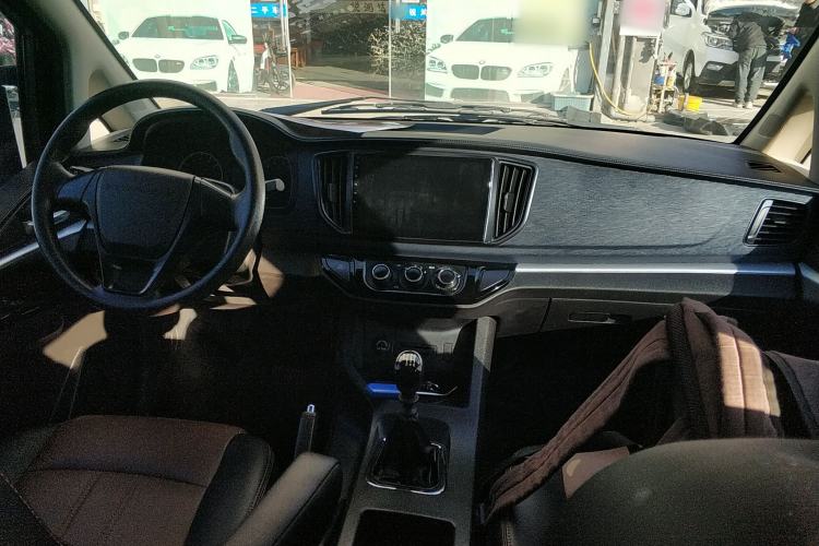 Used FORTHING Lingzhi 2024 M5L 1.5T Manual Base Model 7 Seats