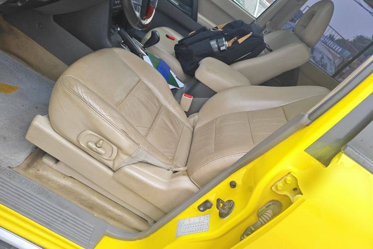 Used Mitsubishi Pajero 2006 3.0L AT GLX Left Front Seat