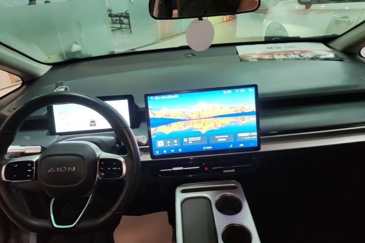 Used AION Y 2023 Younger Center Console