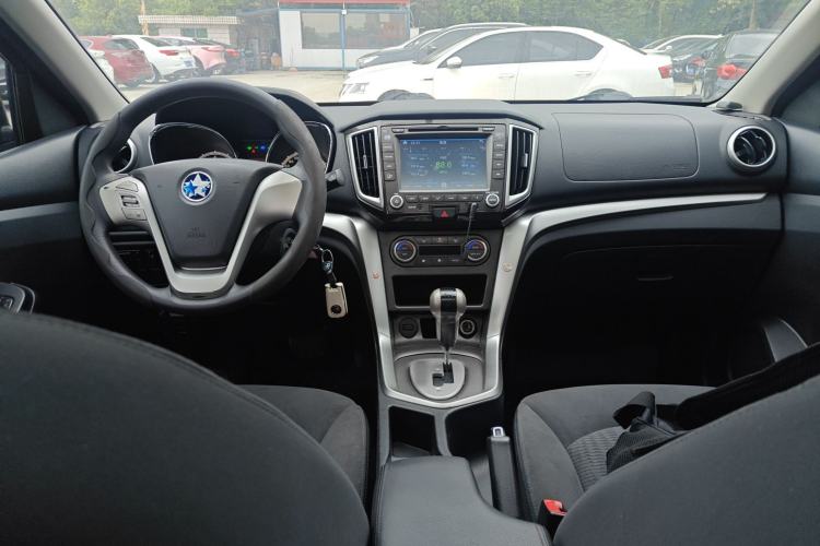 Used Venucia T70 2015 2.0L CVT Smart Edition Center Console