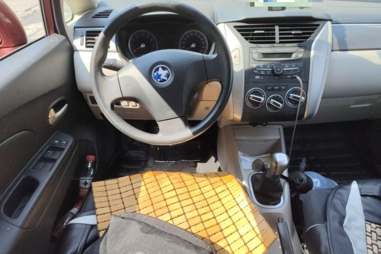 Used Venucia R50 2015 1.6L Manual Fashion Edition