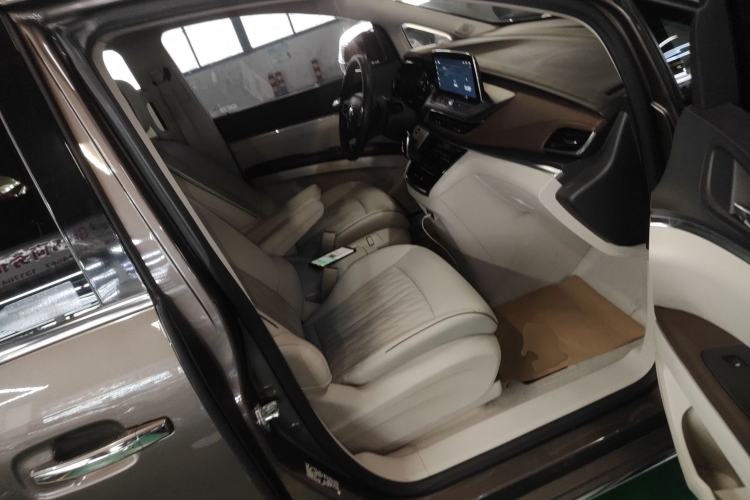 Used Buick GL8 2023 Land Executive Class 652T Luxury Model