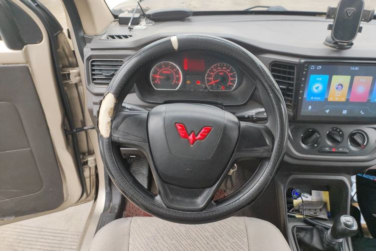 Used Wuling Hongguang V 2022 1.5L Jingqu Version Hydraulic Power Steering LAR Steering Wheel