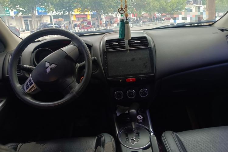 Used Mitsubishi ASX 2016 2.0L CVT Two-Wheel Drive Excellence Edition Center Console