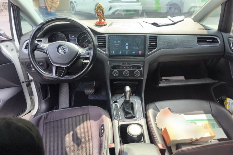 Used Volkswagen Golf Sportsvan 2016 230TSI Automatic Trend Edition Center Console