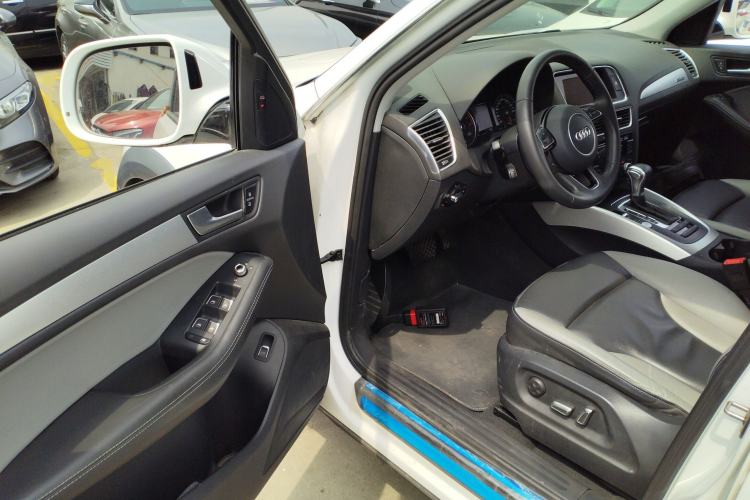 Used Audi Q5 2017 Plus 40 TFSI Technology Model