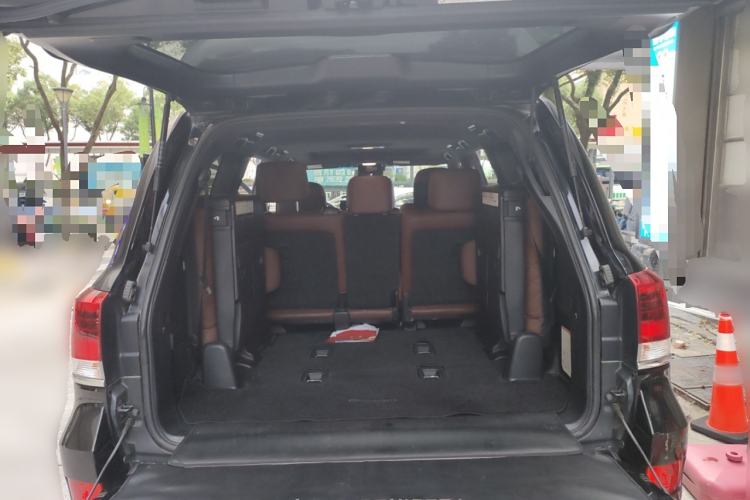 Used Toyota Land Cruiser 2018 5.7L VX-S 7-Seater Middle East Version Trunk