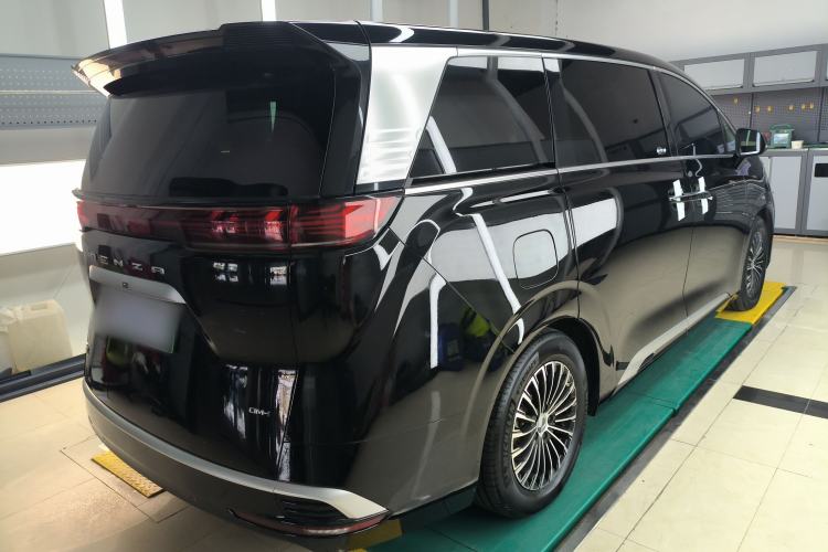 Used Denza D9 2022 DM-i 1040 Prestige Model