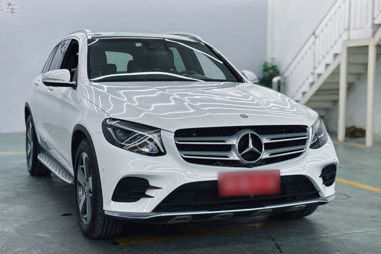 Used Mercedes-Benz GLC 2017 GLC 260 4MATIC Luxury Model Exterior 2
