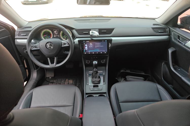 Used Skoda Superb 2018 TSI280 DSG Standard Edition China V Emission Standard Center Console