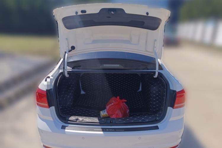 Used Volkswagen Lavida 2017 1.6L Automatic Fashion Edition
