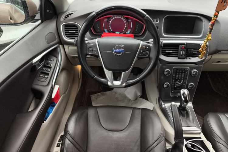 Used Volvo V40 2013 2.0T Zhiya Edition