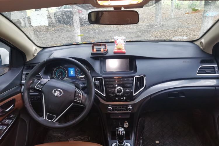 Used Great Wall C30 2015 1.5L Manual Luxury Model Center Console