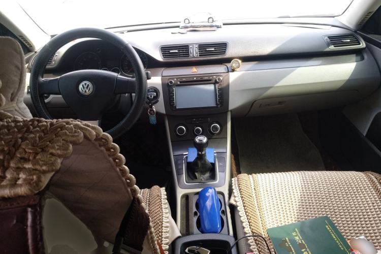 Used Volkswagen Magotan 2007 1.8 TSI Manual Tech Model Center Console