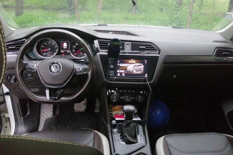 Used Volkswagen Tiguan L 2019 330TSI Automatic Two-Wheel Drive Panoramic Comfort Edition China VI Standard Center Console