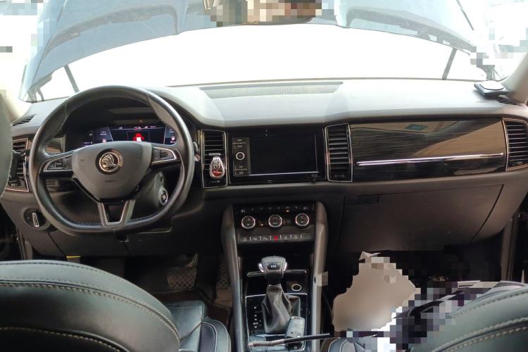 Used Skoda Kodiaq 2019 Facelifted TSI330 5-Seater Two-Wheel-Drive Luxury Enjoyment Edition China VI Standard Center Console