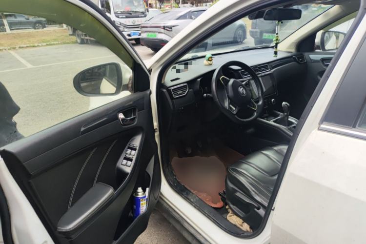 Used Dongfeng Fengon 580 2016 1.5T Manual Luxury Edition Driver Seat