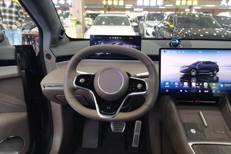 Used Hima Luxeed R7 2025 Range-Extended Version 251 km Max
