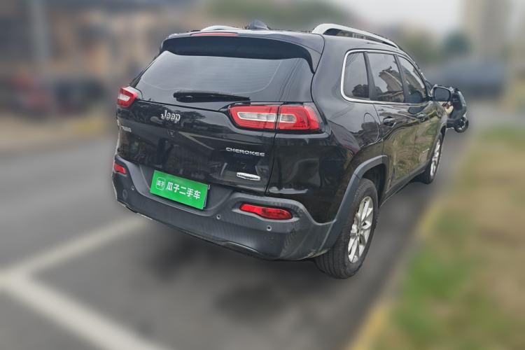 Used Jeep Cherokee 2016 2.0L Superior Edition
