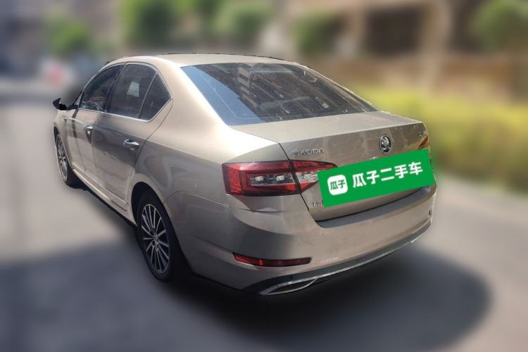 Used Skoda Octavia 2018 TSI230 DSG Luxury Edition Exterior 3