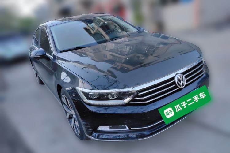 Used Volkswagen Magotan 2018 330TSI DSG Luxury Model Front Right 45 Deg