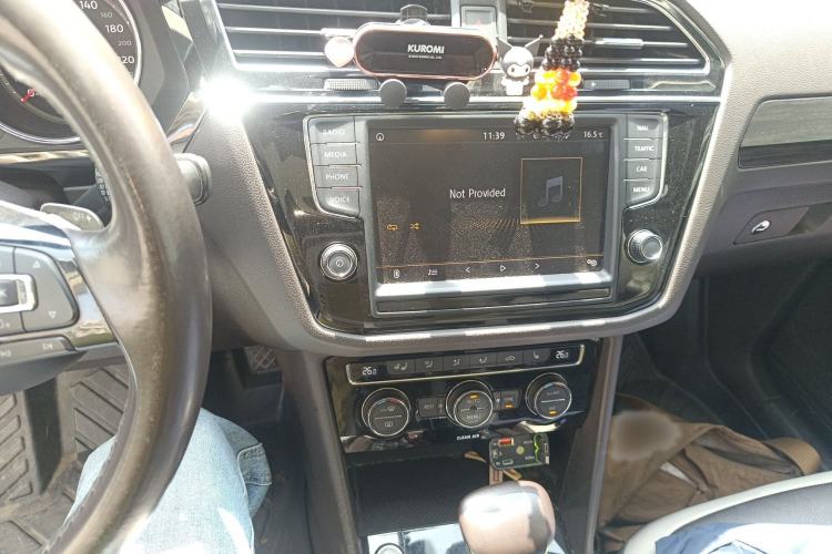 Used Volkswagen Tiguan L 2017 330TSI Automatic Two-Wheel Drive Luxury Edition Audio And AC Panel