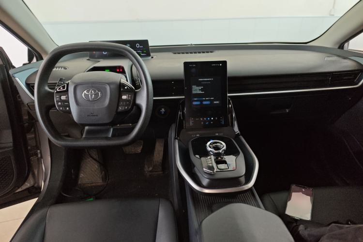 Used Toyota bZ3 2023 517 km Elite PRO Center Console