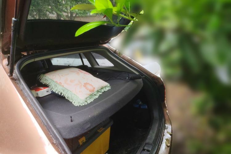 Used Volkswagen Gran Lavida 2015 1.6L Automatic Fashion Edition Trunk