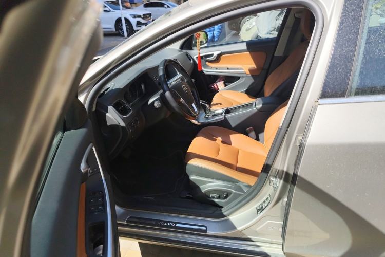 Used Volvo S60 2015 S60L 2.0T Zhiyuan Edition