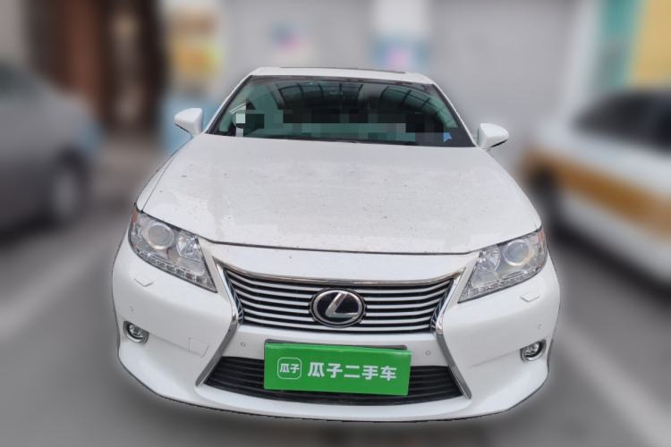 Used Lexus ES 2013 300h Elite Edition
