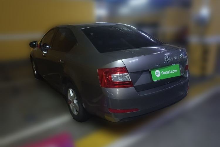 Used Skoda Octavia 2015 1.6L Manual Eado Edition Rear Left 45 Deg