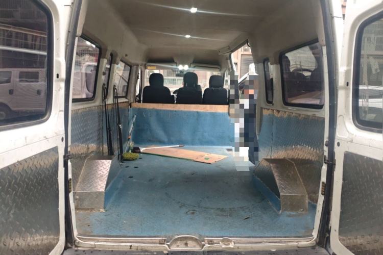 Used SAIC MAXUS Xintu V80 2019 2.5T Classic Version 6-Speed Manual – Aoyuntong Modified Long Wheelbase Mid-Height 7-Seater Trunk