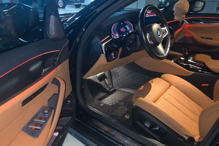 Used BMW 5 Series 2021 530i M Sport Package Driver Seat