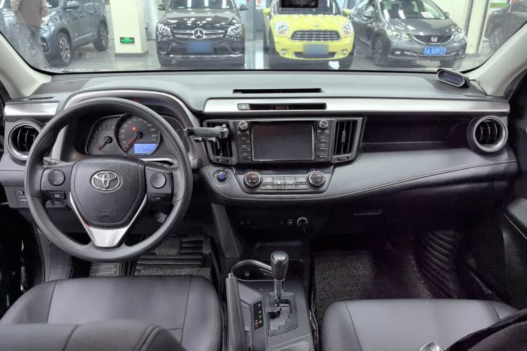 Used Toyota RAV4 2016 2.0L CVT Two-Wheel Drive Fashion Edition China V Standard
