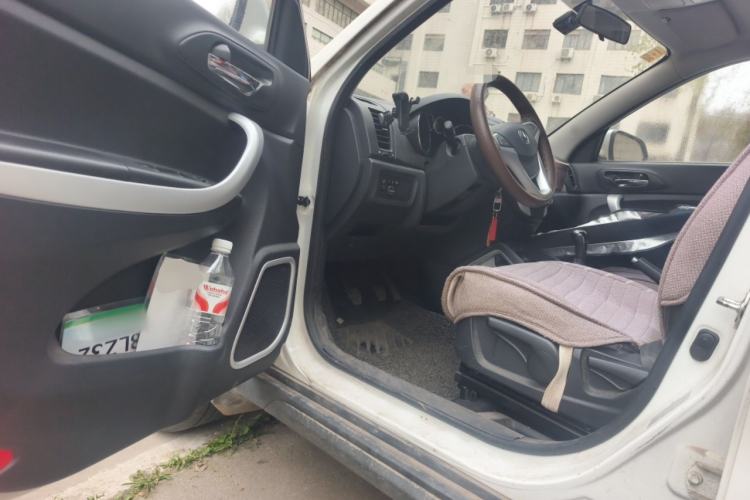 Used CHANGAN CS35 2015 1.6L Manual Luxury Model China IV Standard
