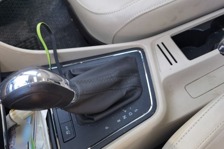 Used Volkswagen Lavida 2015 1.6L Automatic Comfort Edition
