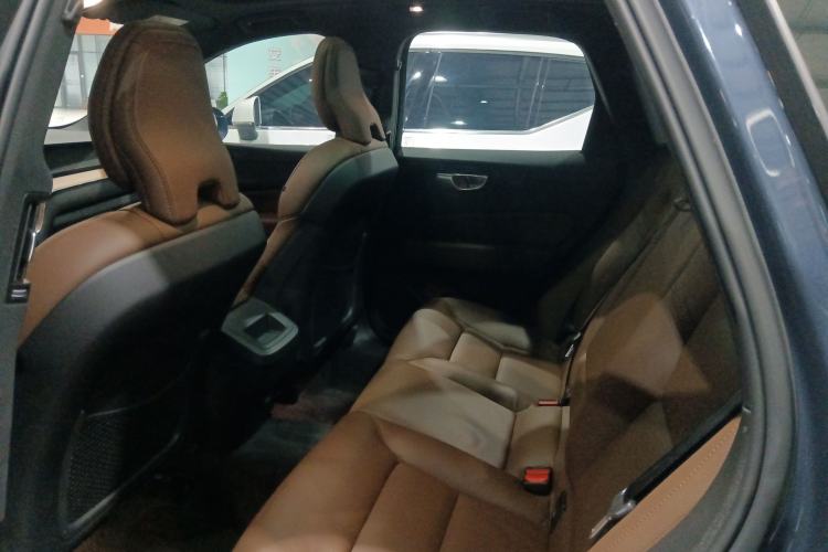 Used Volvo XC60 2023 B5 4x4 Smart Luxury Edition