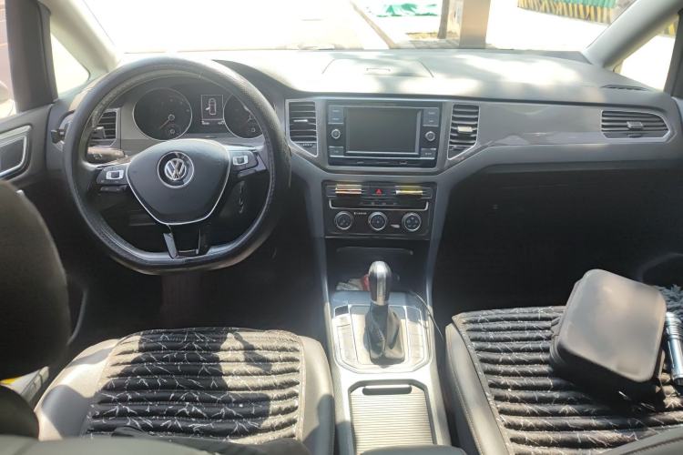 Used Volkswagen Golf Sportsvan 2018 230TSI Automatic Trend Edition Center Console