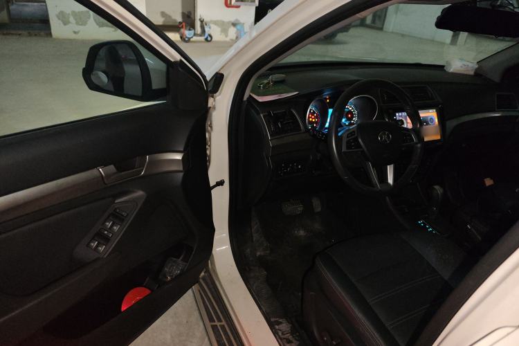 Used BAIC Senova X65 2015 2.0T Automatic Elite Model
