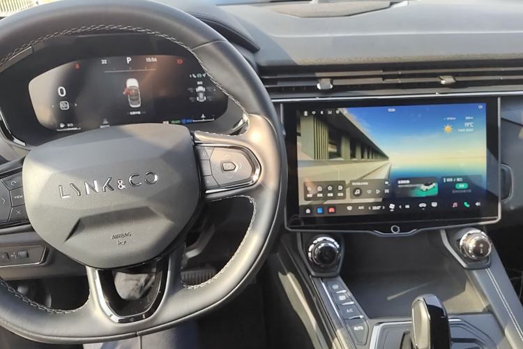 Used Lynk & Co 01 2023 1.5TD EM-F AM Center Console