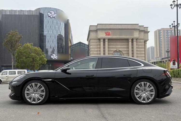 Used Denza Z9 2024 1100 km All-Wheel-Drive Ultra Version