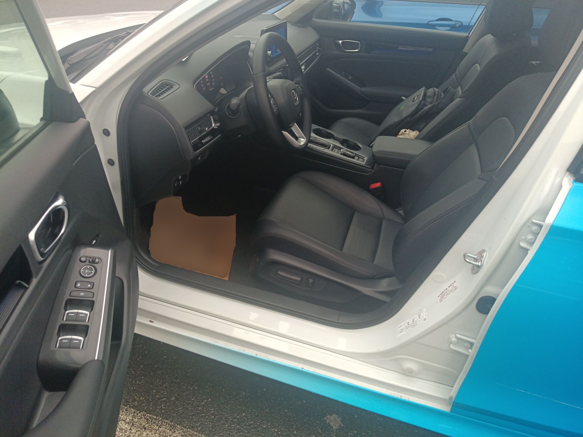 Переднее сиденье в автомобиле