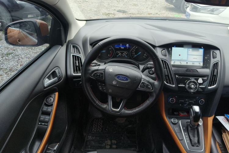 Used Ford Focus 2015 Hatchback EcoBoost 180 Automatic Sport Model Steering Wheel
