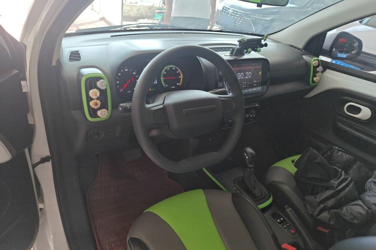 Used Roewe Clever 2021 302 km New Four-Seater Super-Efficient Version Steering Wheel