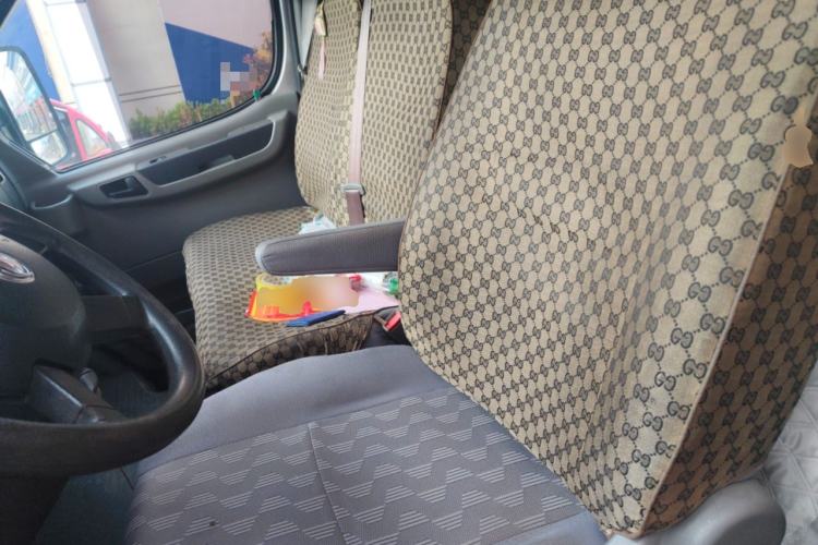 Used Dongfeng Yufeng 2021 2.3T V9 Logistics Vehicle Long Wheelbase Mid-Roof Design 6-9 Seats China V Emission Standard WP2.3 Left Front Seat